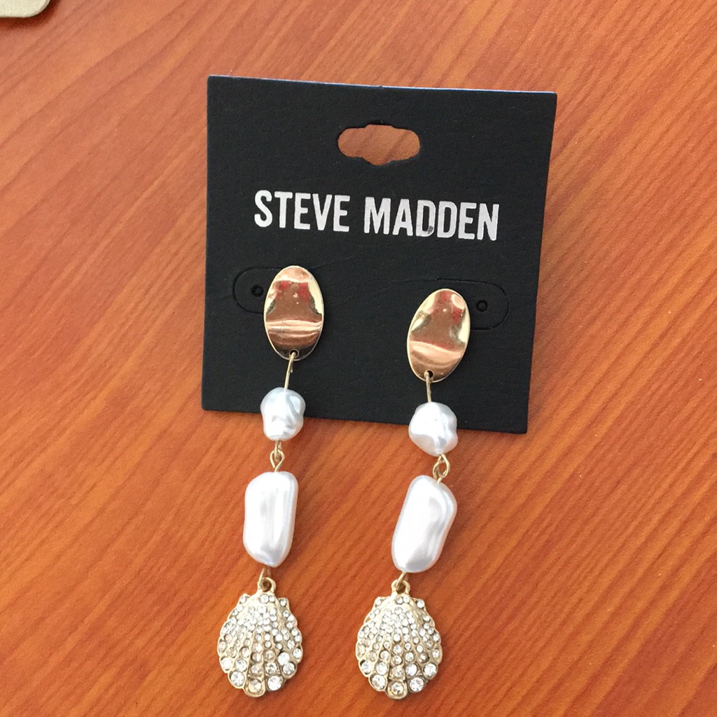 Steve Madden Drop Water Pearl Pave Shell Earring 30$